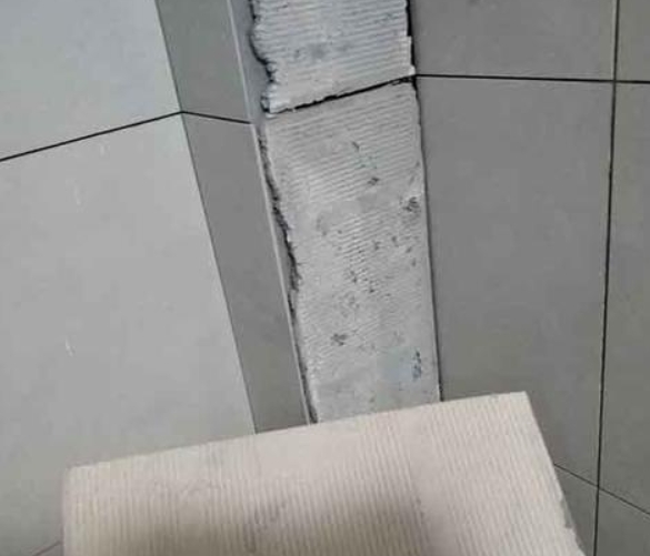 东海瓷砖空鼓维修公司分享下厨房瓷砖脱落的补救措施。